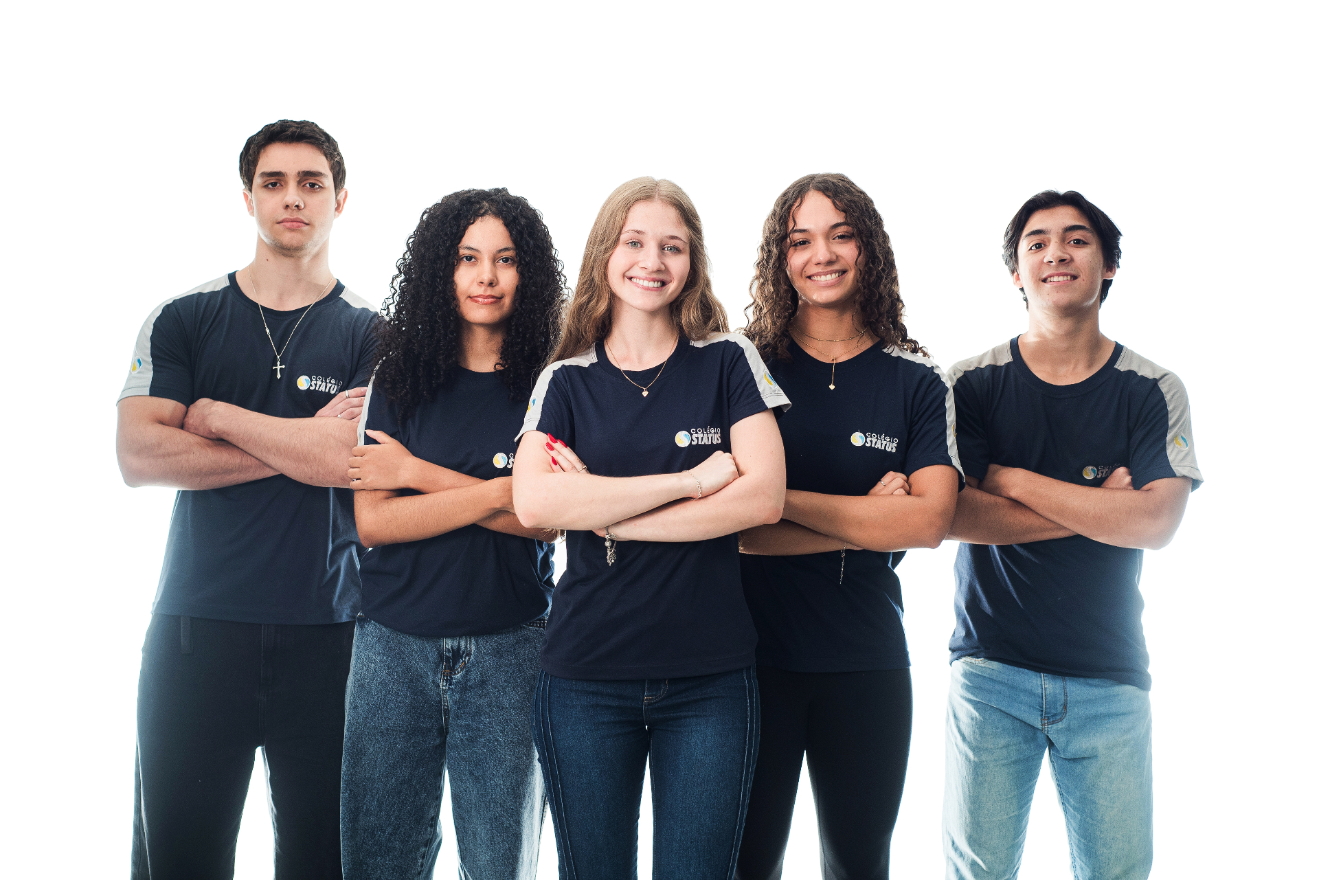 Alunos do Colégio Status celebrando em comunidade